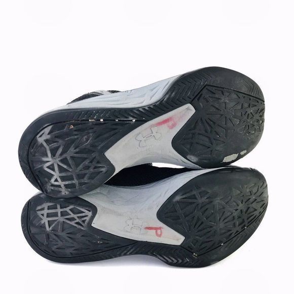 Under Armour BGS Jet 2018‎ Boys Size 5Y Black Basketball Shoes Lace Up 3020948 - Picture 8 of 8